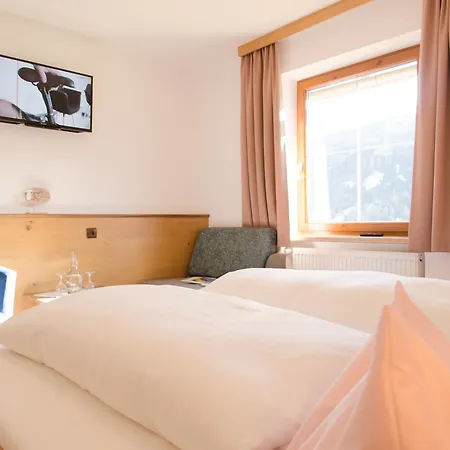 Zita Hotel Trins