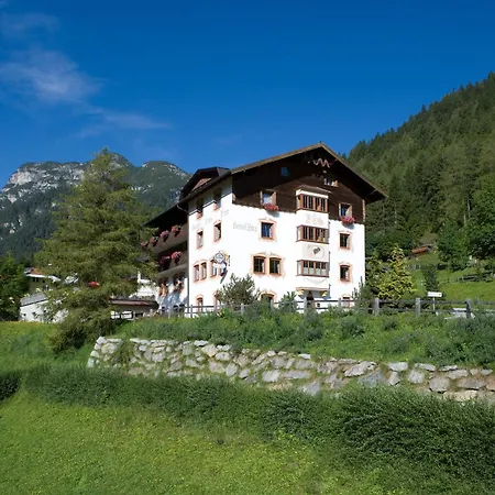 Отель Zita Тринс