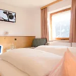 Zita Otel Trins